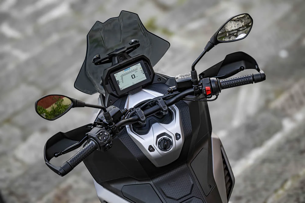 Aprilia SR GT 400