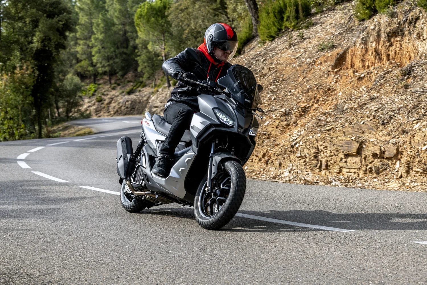 Aprilia SR GT 200