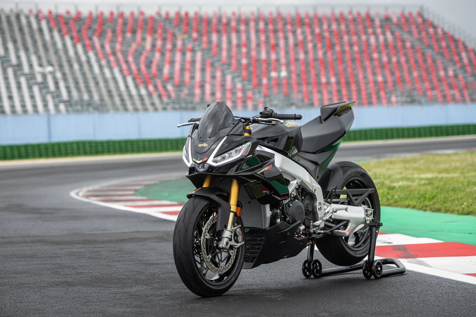 Aprilia Tuono V4