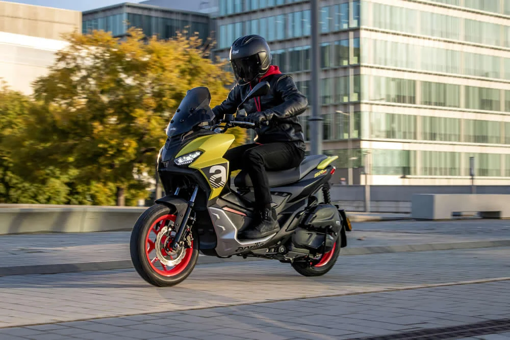 Aprilia SR GT 200